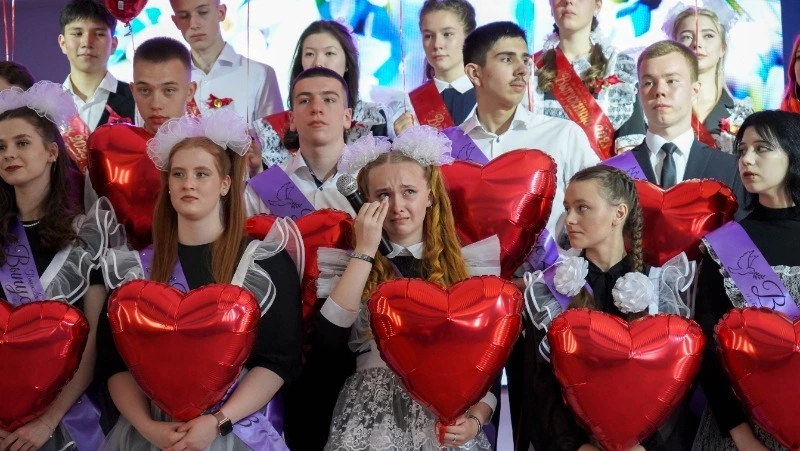 Больше 200 выпускников завершили обучение в школах Корсаковского района 23 мая