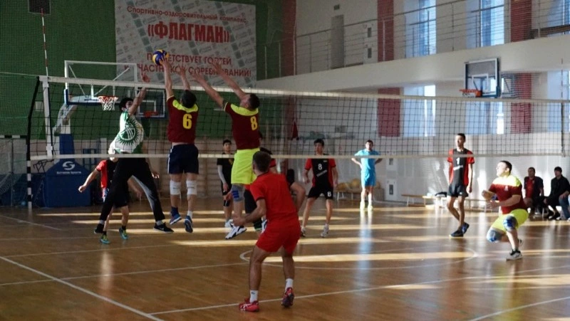 В Корсакове стартовал турнир по волейболу «Кубок якоря»