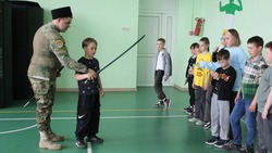 Как в Корсакове школьники учились владеть нагайкой и автоматом Калашникова