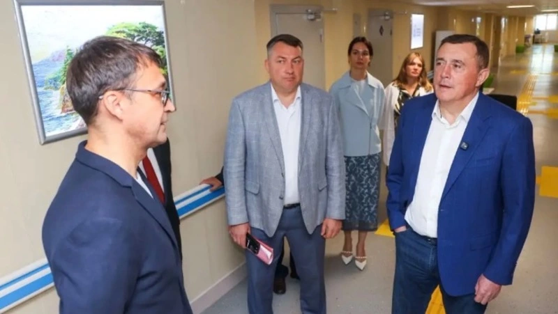Валерий Лимаренко обсудил развитие высокотехнологичной хирургии на Сахалине