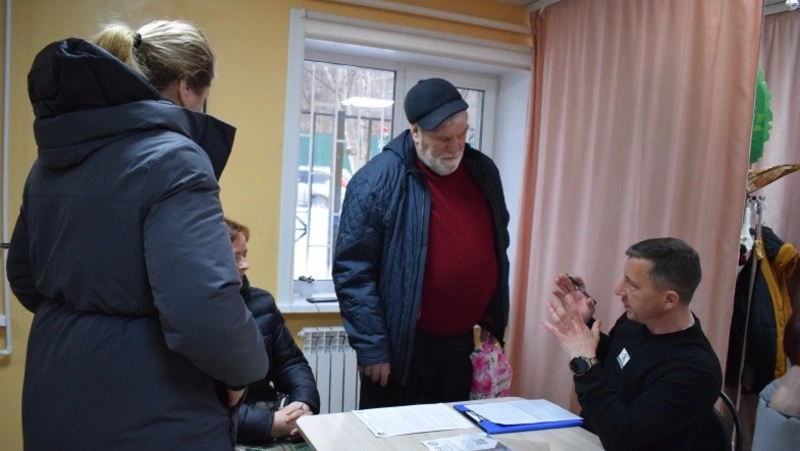 Специалисты провели выездные консультации по газификации для жителей Корсаковского района