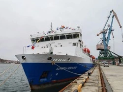 Корсаковские школьники побывали на теплоходе «Адмирал Невельской»