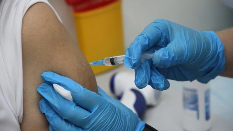 В Корсаковском городском округе продолжается вакцинация населения от гриппа