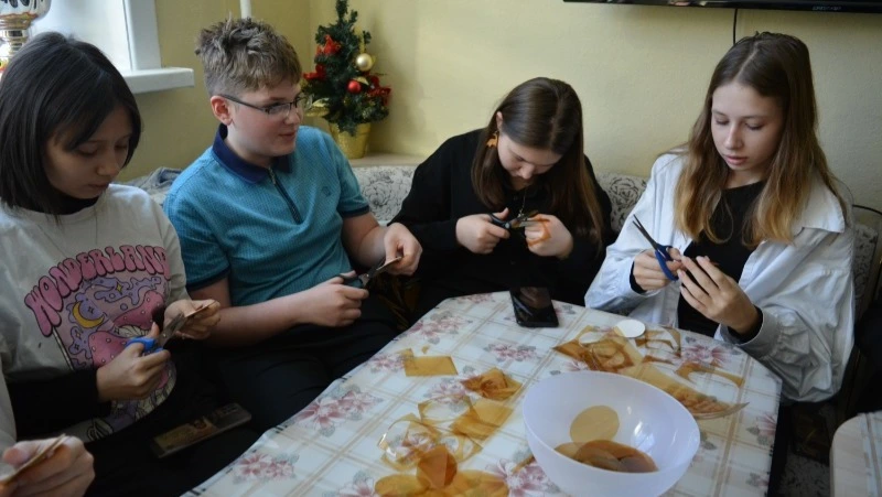 «Бархатный сезон» начали изготавливать для участников СВО защитные накладки для глаз