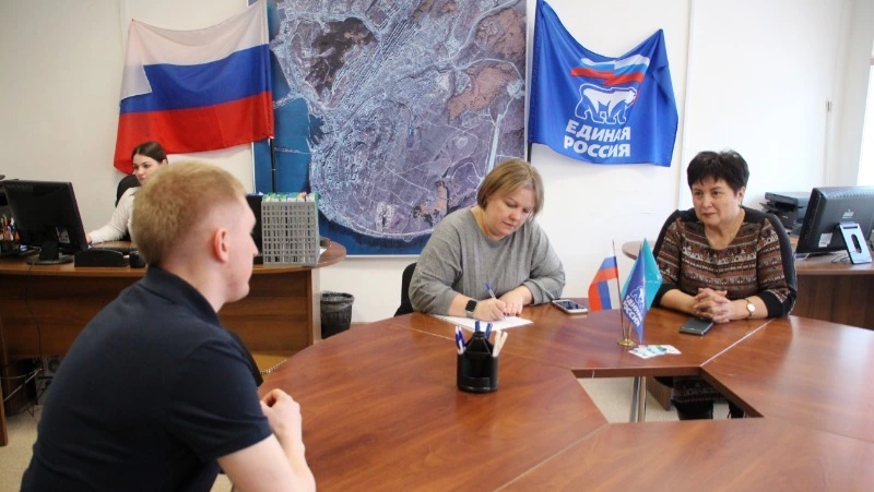 Партия «Единая Россия» провела единый день приема по поддержке отцовства 
