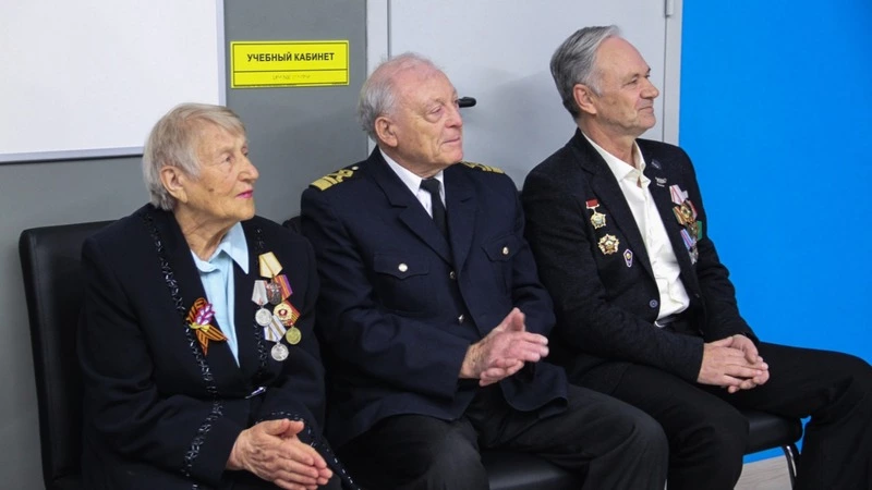 Всем тем, кто верен славе боевого флага!