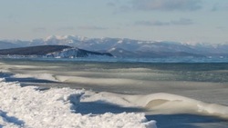 Охотское море во власти морозной зимы: красивые фотографии с острова Сахалин 