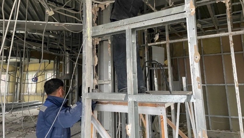 В Корсакове в рамках нацпроекта ремонтируют городскую поликлинику