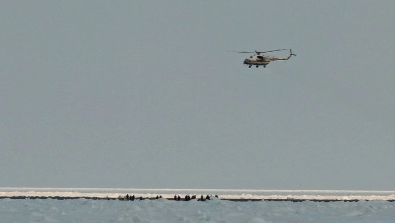 Сотни рыбаков на Сахалине дрейфуют в Охотском море!