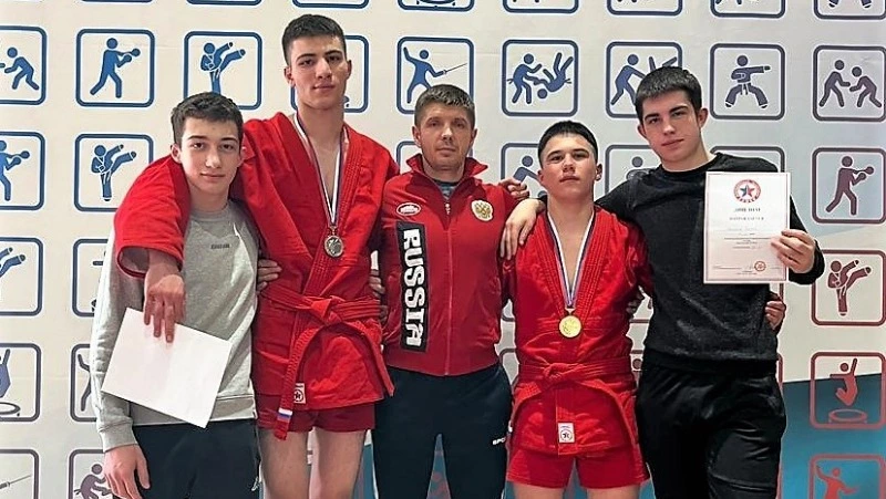 Борцы Корсаковской спортшколы стали участниками первенства ДФО по самбо