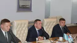 Привести в порядок более 440 км сахалинских дорог договорились Валерий Лимаренко и глава Росавтодора