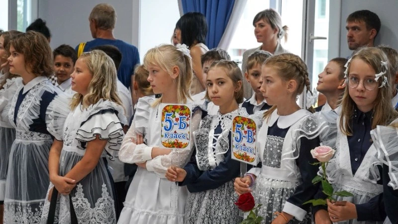 Звенит звонок весёлый: в Корсаковском районе прошел день знаний