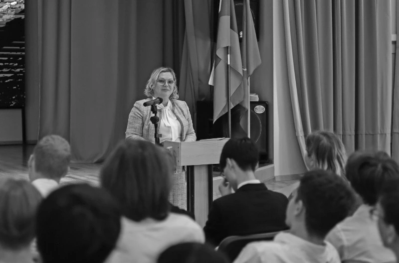Наталия Куприна провела урок-дискуссию со школьниками о будущем Сахалина