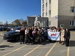 Губернатор вручил сахалинским ветеранам спецоперации ключи от автомобилей с ручным управлением