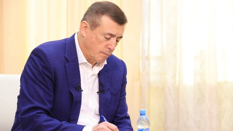 Губернатор Сахалинской области Валерий Лимаренко ответил на вопросы жителей в прямом эфире