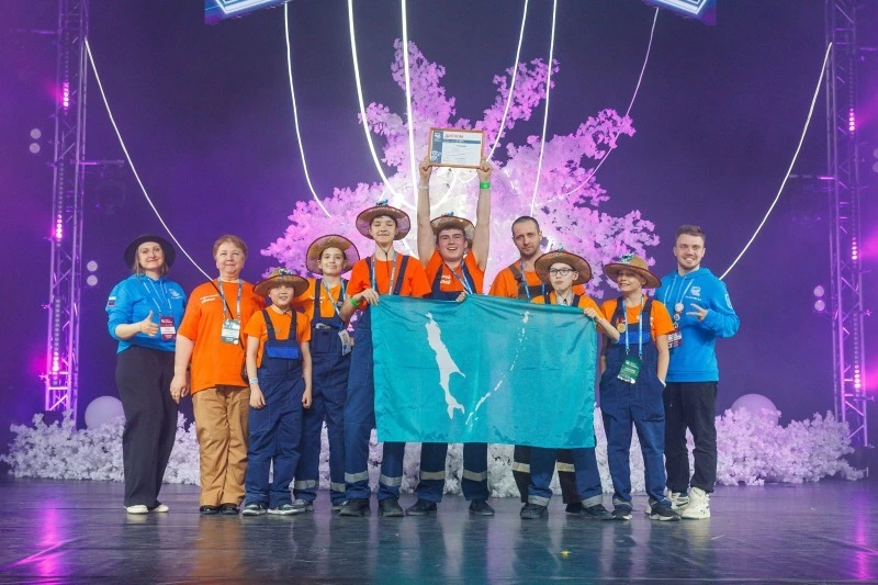 Корсаковские школьники представили инновационный проект на международном чемпионате по робототехнике