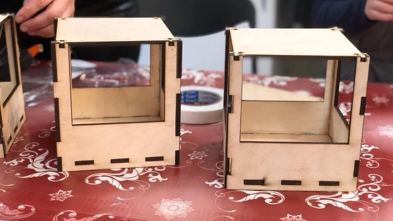 Малыши из детского сада в Корсакове сделали кормушки к международному дню птиц