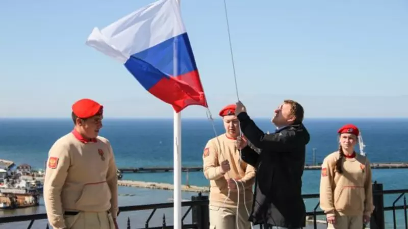 Под флагом России