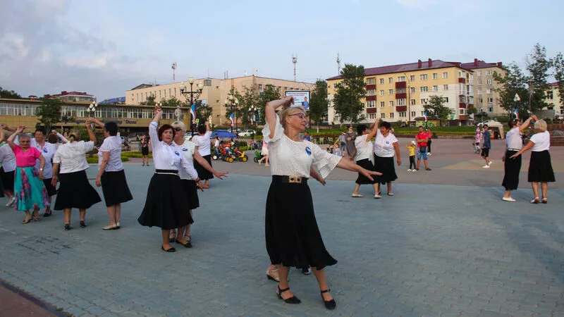 Под звуки вальса
