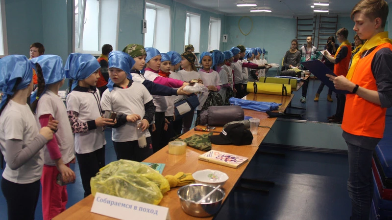 Юные туристы