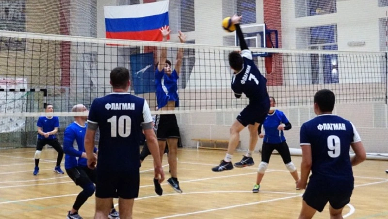 В Корсакове продолжается розыгрыш «Кубка якоря» по волейболу среди мужских команд