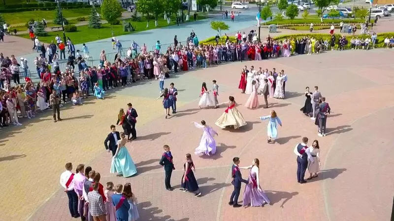 Под звуки нестареющего вальса