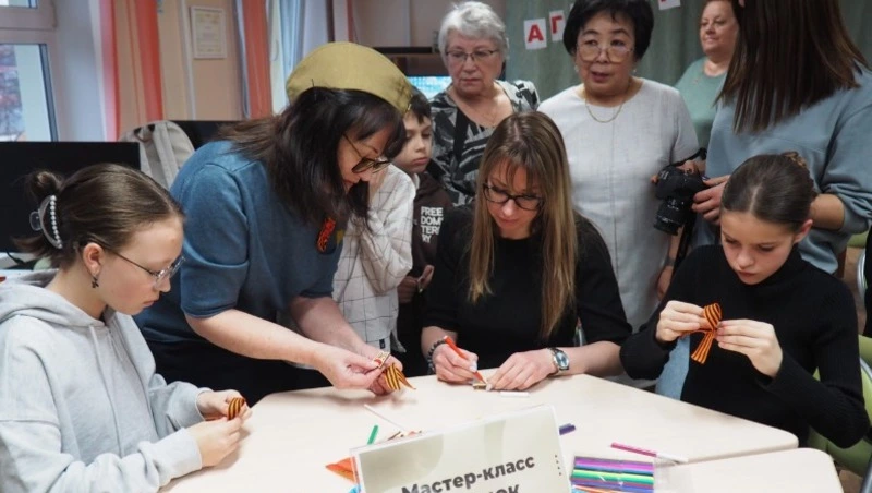 В Корсакове прошла «Библионочь-2025»: герои Победы и тайны литературы