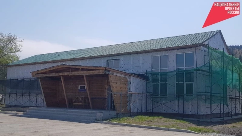 В Новиково обновляют фасад дома культуры
