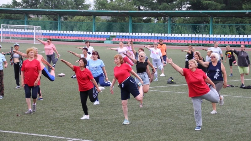 Продолжается проведение утренних зарядок для населения