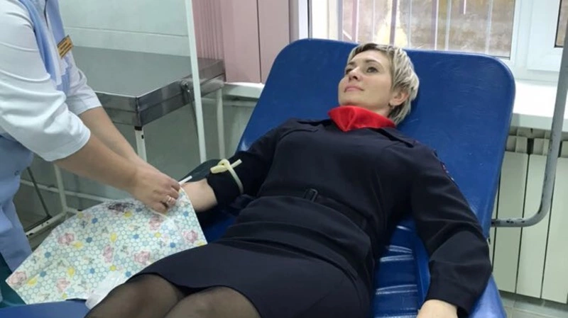Сотрудники Госавтоинспекции Корсакова приняли участие в благотворительной акции по сдаче донорской крови