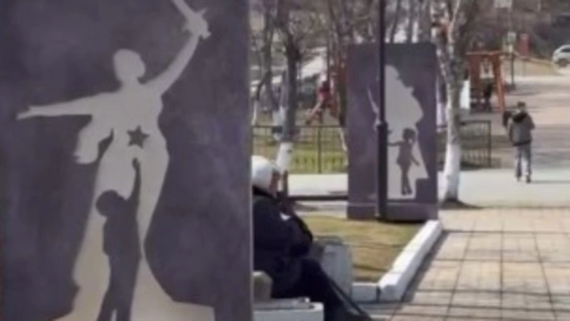 В Корсакове установили трогательную инсталляцию к 80-летию Великой Победы