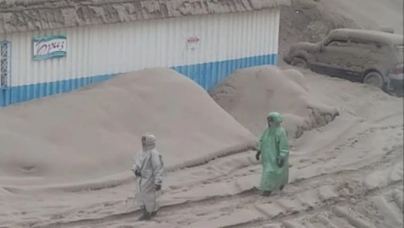 Красный код авиационной опасности ввели из-за извержения вулкана Шивелуч на Камчатке