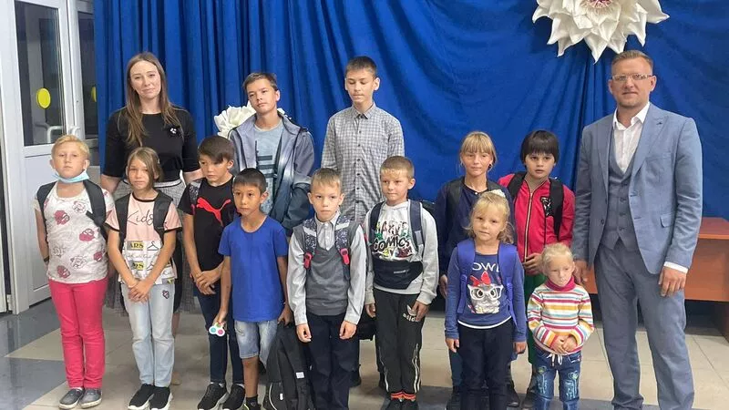 Корсаковцы помогли детям собраться в школу