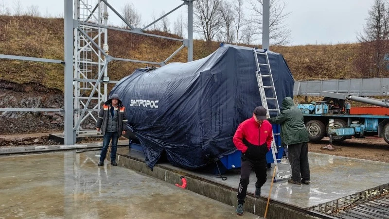 На новой газовой котельной в Корсакове установили часть оборудования