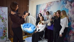 Школьники Корсакова познакомились с профессией фотографа