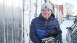 Свежим уловом наваги угостили корсаковских ветеранов