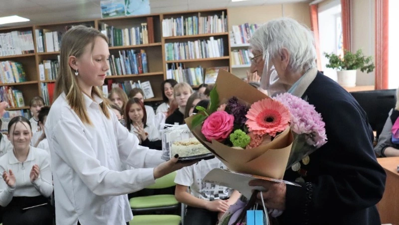 Ветеран рассказала школьникам об оккупации и своей послевоенной жизни на Сахалине