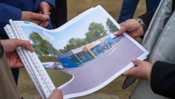 Глава Корсакова проверила ход строительства РИЦ на ул. Краснофлотской