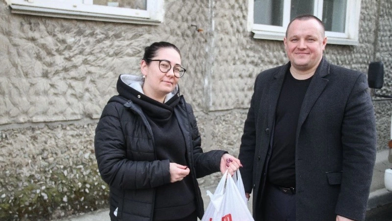 Семьям мобилизованных из Корсакова передали фрукты