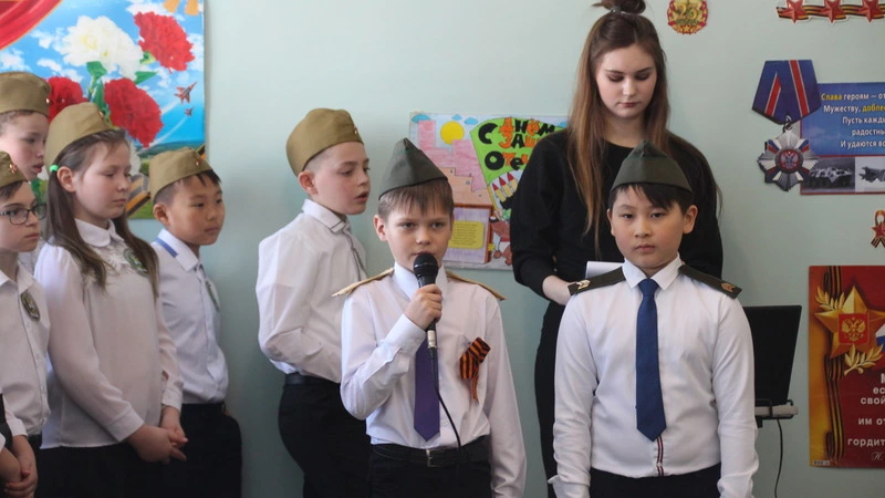 Звонче песню, чётче шаг!