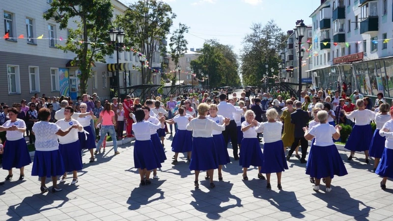 Танцуют все!