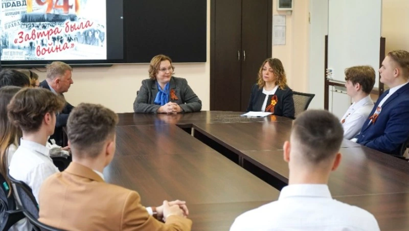 "Мы нашей памятью сильны": Корсаковские школьники встретили неделю уроками мужества