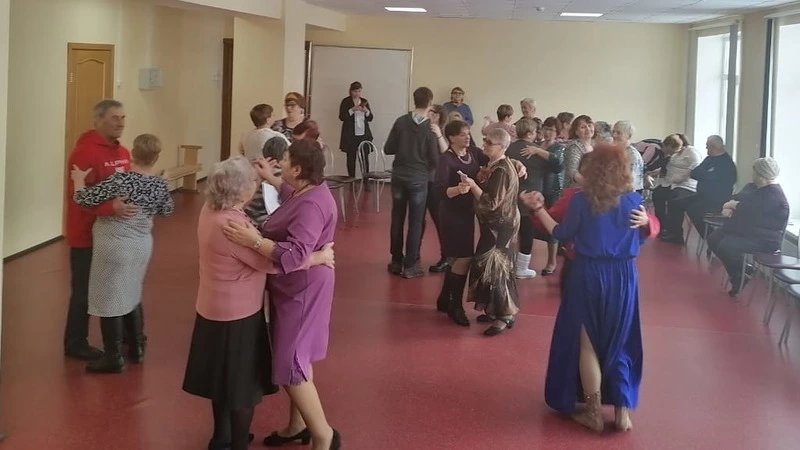 Танцуют все!