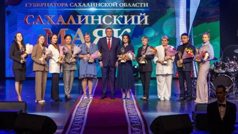 Губернатор Валерий Лимаренко вручил награды победителям конкурса «Сахалинский маяк»
