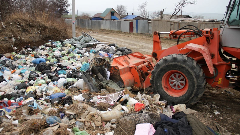 В Корсакове продолжается борьба  с несанкционированными свалками