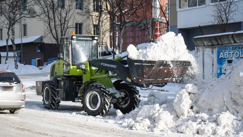В Корсакове вывезли тысячи кубометров снега после циклона