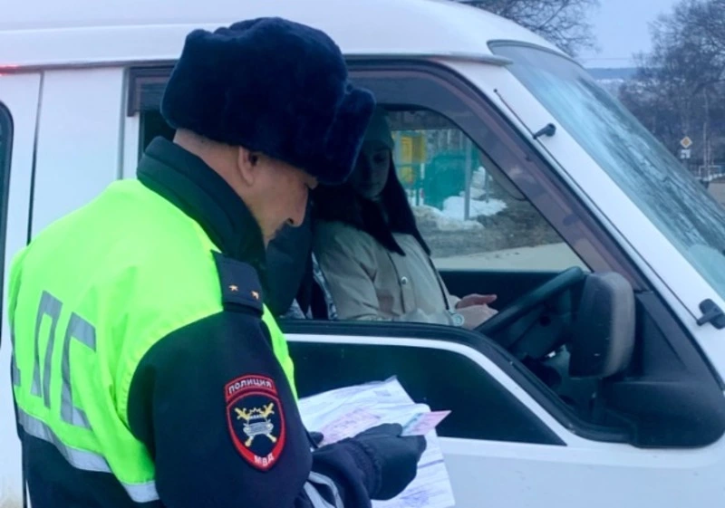 В Корсакове сотрудники ГИБДД провели профилактический рейд «Ребенок-пассажир»