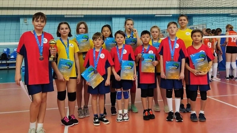 Корсаковские команды стали призерами регионального турнира по волейболу