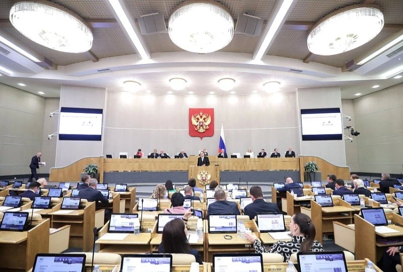 Какие законы вступят в силу в октябре 2023: гражданство через контракт, новые выплаты