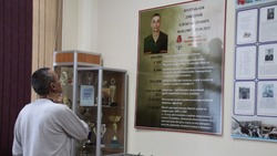 В школе села Дачное появился памятный стенд погибшему герою